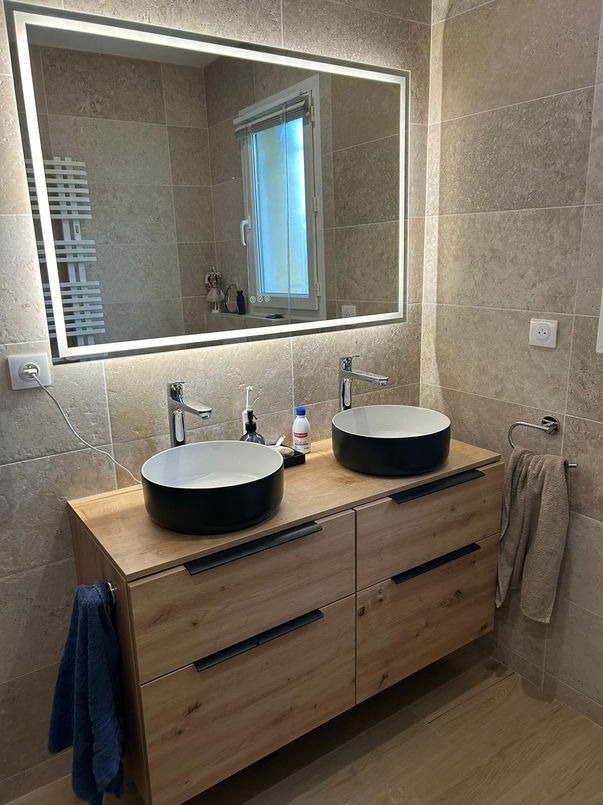 Plombier en intervention pour réparation sanitaire